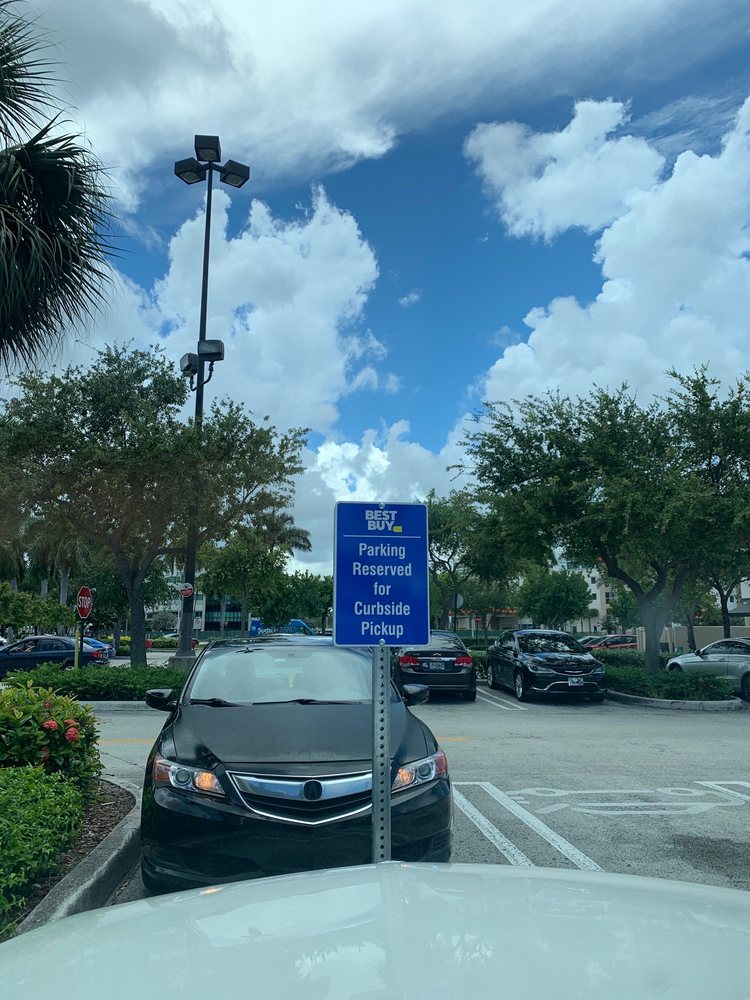 Best Buy Aventura 77 Photos 125 Reviews Appliances 21035 Biscayne Blvd Aventura Fl United States Phone Number Yelp