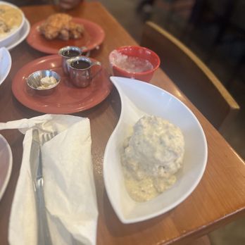 Ruby Slipper Central Business District - Biscuit and gravy - Breakfast & Brunch Near Me - New Orleans, Louisiana