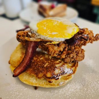 Honest Town Eats - Cocktail Bars Near Me - Southbridge, Massachusetts