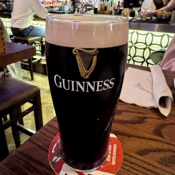 Elephant & Castle - Pubs Near Me - Chicago, Illinois