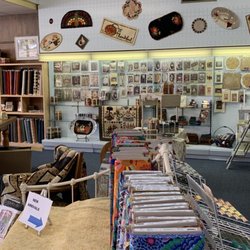 Quilt Shop in the Oaks - Beautiful fabric choices in fun displays!