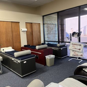 Blackstone Chiropractic Clinic - Rolling tables - Chiropractors Near Me - Fresno, California