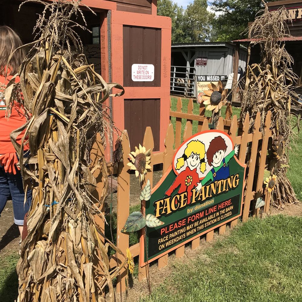 Kingsway Pumpkin Farm - Pumpkin Patches Near Me - Hartville, Ohio Kingsway Pumpkin Farm - Pumpkin Patches Near Me - Hartville, Ohio