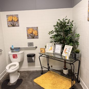 The Posh Nosh - The best bathroom I've seen in a LONG TIME. - Sandwiches Near Me - University City, Missouri