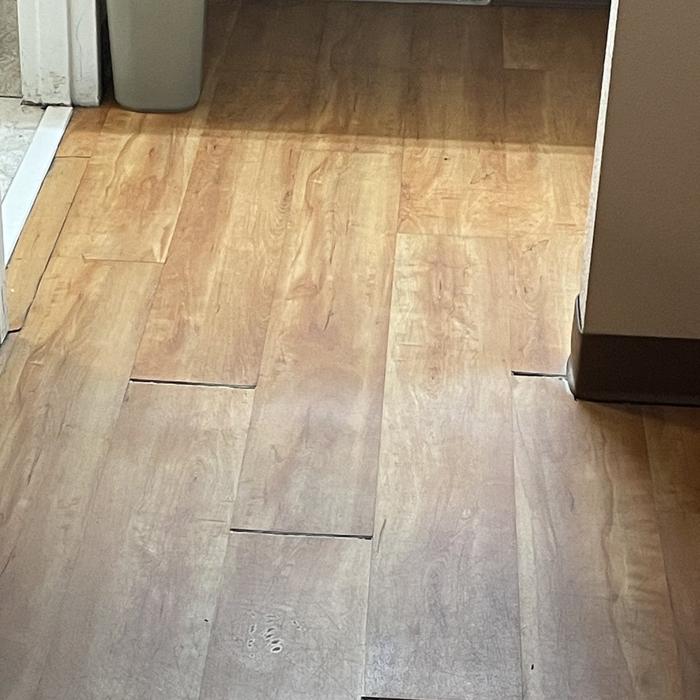 Motel 6 - Damaged rubber floor base - Hotels Near Me - White House, Tennessee
