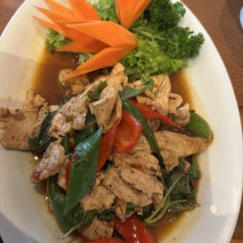 Samui Thai Cuisine - Gebratenes Hühnchen mit Basilikum scharf - Thai Near Me - Hamburg, HH Samui Thai Cuisine - Gebratenes Hühnchen mit Basilikum scharf - Thai Near Me - Hamburg, HH