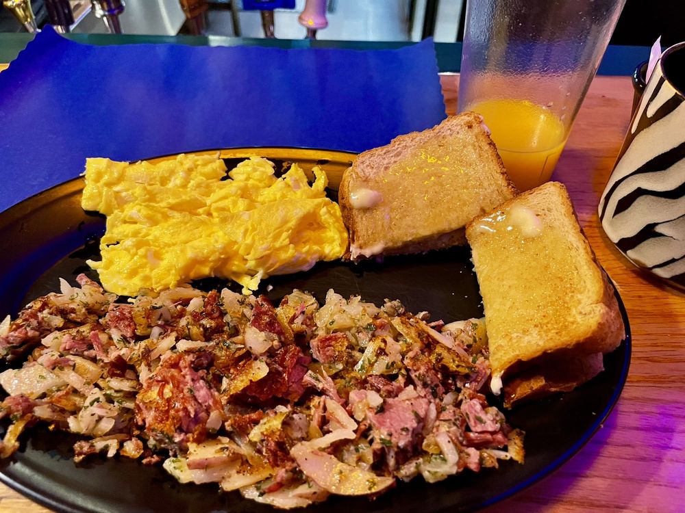 WOODCHUCK SALOON Updated October 2024 13 Photos & 17 Reviews 1