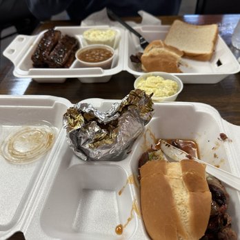 Cozy Corner Restaurant - Brisket sandwich and ribs. - Barbeque Near Me - Memphis, Tennessee