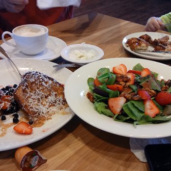 Broken Yolk Cafe - We ordered their French toast,the fresh strawberry salad, and cappuccino! It was amazing! My daughter loved everything! I enjoyed it - American Near Me - Glendora, California