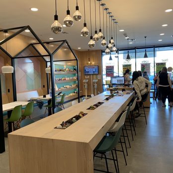 Créatif - Lobby area with check-in kiosks and tables for individuals or small groups. - Kids Activities Near Me - Pleasanton, California Créatif - Lobby area with check-in kiosks and tables for individuals or small groups. - Kids Activities Near Me - Pleasanton, California
