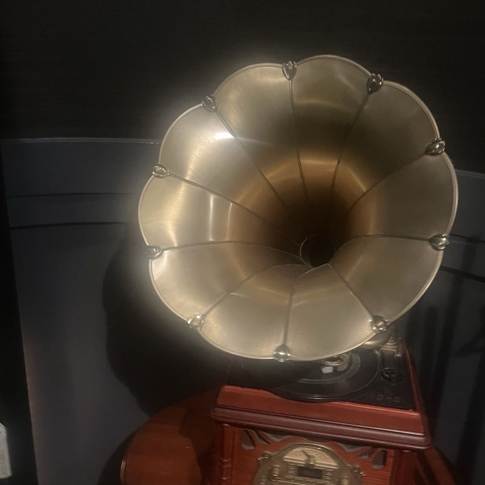 Looks like a Grammy but it's a golden age speaker