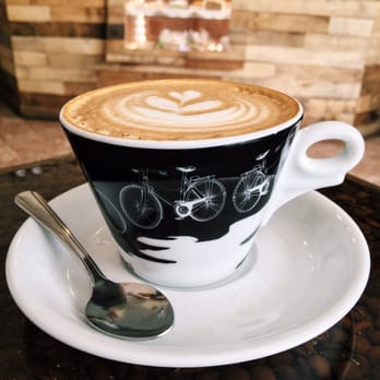 Buen Vecino Café - 8 oz. Latte with almond milk - Coffee & Tea Near Me - San Juan, Puerto Rico