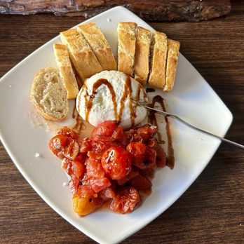 Idle Hour Winery & Kitchen - Burrata & tomatoes - Wineries Near Me - Oakhurst, California Idle Hour Winery & Kitchen - Burrata & tomatoes - Wineries Near Me - Oakhurst, California