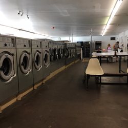 E-Z Way Laundry - Very clean and friendly.