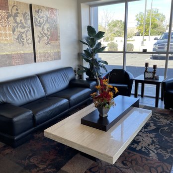 Dental Design Studio of Gilbert - Waiting area....NICE!!! - Cosmetic Dentists Near Me - Gilbert, Arizona