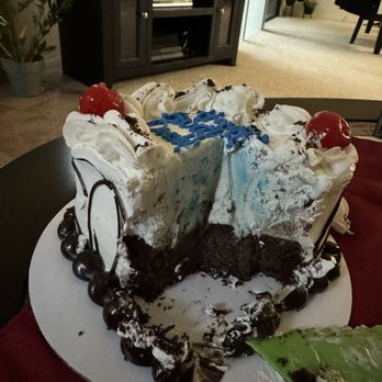 Baskin-Robbins - The yummy chocolate ice cream with mint chip - Ice Cream & Frozen Yogurt Near Me - Chino Hills, California Baskin-Robbins - The yummy chocolate ice cream with mint chip - Ice Cream & Frozen Yogurt Near Me - Chino Hills, California