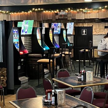 Johnny's Hideout - Nothing like gambling - Beer Bar Near Me - High Ridge, Missouri