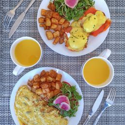 Evviva Breakfast & Lunch - Smoked Salmon Eggs Benedict and Western Omelette