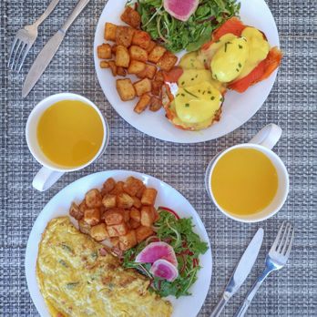 Evviva Breakfast & Lunch - Evviva Breakfast & Lunch - Smoked Salmon Eggs Benedict and Western Omelette - Breakfast & Brunch Near Me - Vaughan, Ontario