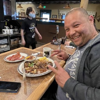 Black Bear Diner Aurora - Diners Near Me - Aurora, Colorado