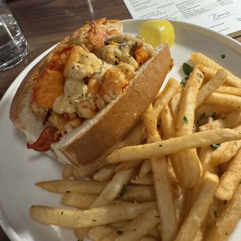 Selvin’s Restaurant & Lounge - Lobster roll!!! - New American Near Me - Thousand Oaks, California