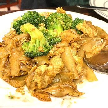 Original Thai Noho Restaurant - Pad See Ew - Thai Near Me - San Fernando Valley, California