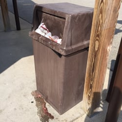 Meola's Wayside Ice Cream - Clean up a little...