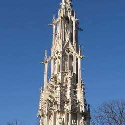 Spinnerin am Kreuz