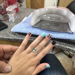 Eluxe Nails