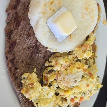 San Pocho - Cargado con Carne y huevos - Colombian Near Me - Miami, Florida San Pocho - Cargado con Carne y huevos - Colombian Near Me - Miami, Florida