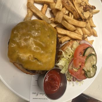 bellagreen - Burger on gluten free bun. - American Near Me - Houston, Texas