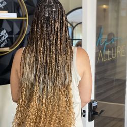 Ajoi Allure - Medium Knotless Braids