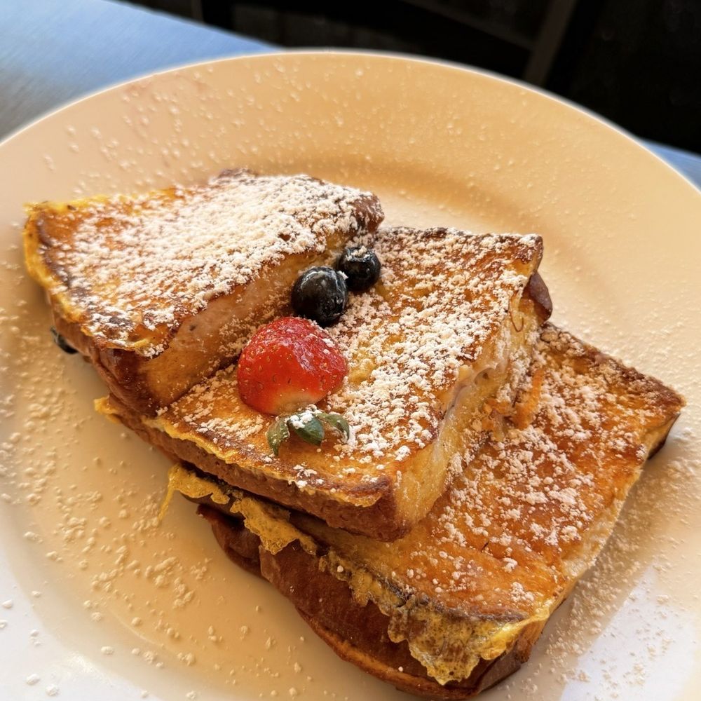 Sweet E's Cafe - stuffed french toast - Cafes Near Me - Honolulu, Hawaii