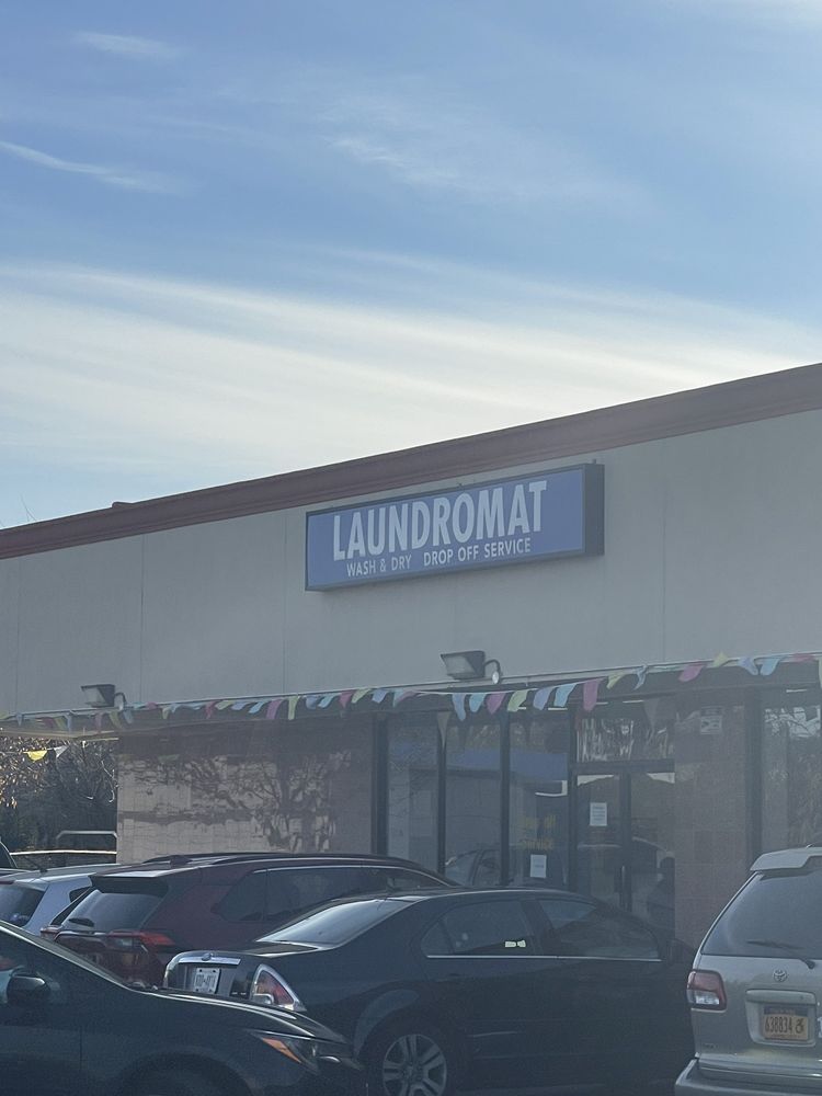 LAUNDROMAT Updated August 2024 730 Grand Laundromat, Deer Park, New