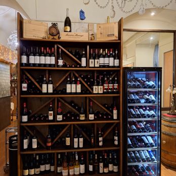 La Piola - Many order wine.  I don't ...  since I know next to nothing about it. - Pizza Near Me - Torino, TO
