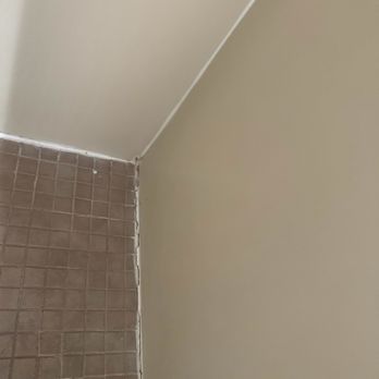 Red Arrow Inn & Suites - Bathroom - Hotels Near Me - Montrose, Colorado Red Arrow Inn & Suites - Bathroom - Hotels Near Me - Montrose, Colorado
