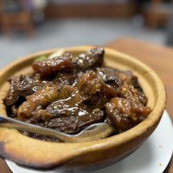 New Hong Kong - Beef brisket with lettuce claypot