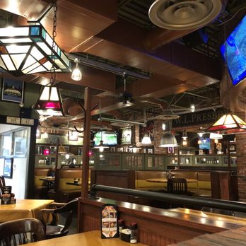 Pizzeria Uno - Pizza Near Me - Chicago, Illinois
