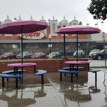 Baskin-Robbins - Exterior Dining (03/06/19). #Glendale @BaskinRobbins #31Flavors #IceCream - Ice Cream & Frozen Yogurt Near Me - Glendale, California