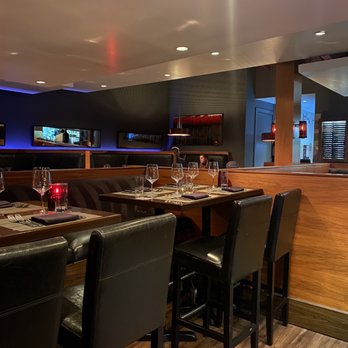 Onyx Steakhouse & Lounge - the bar and dining area - Steakhouses Near Me - White Rock, British Columbia