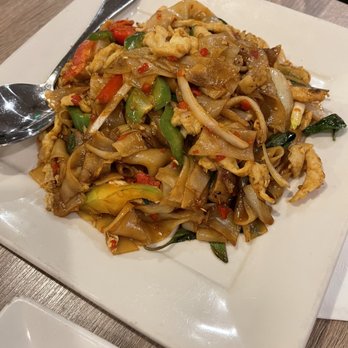 Red Chili - 29. Pad Kee Mao Noodle - Thai Near Me - Hayward, California Red Chili - 29. Pad Kee Mao Noodle - Thai Near Me - Hayward, California