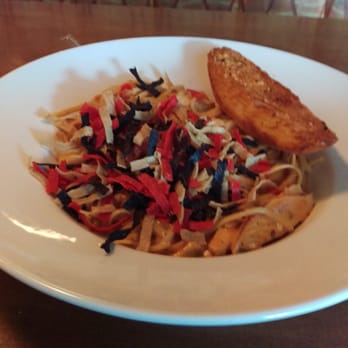 Black Walnut Café - Chipotle Chicken Pasta had the right amount of spice. Very nice! - Cafes Near Me - Katy, Texas