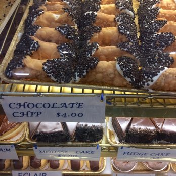 Mike's Pastry - Cannoli and pastry - Bakeries Near Me - Boston, Massachusetts
