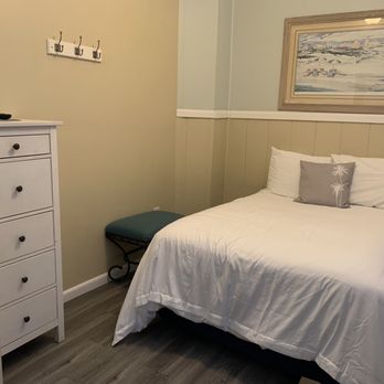 Hermosa Hotel - 2nd bedroom in room 133D. - Hotels Near Me - Avalon, California Hermosa Hotel - 2nd bedroom in room 133D. - Hotels Near Me - Avalon, California