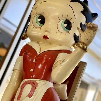 Dimples Diner - Cool vintage decor - Breakfast & Brunch Near Me - Visalia, California Dimples Diner - Cool vintage decor - Breakfast & Brunch Near Me - Visalia, California
