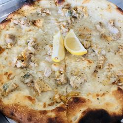 Ah Beetz New Haven Pizzeria - 12" White Clam Apizza (wonderful!!)
