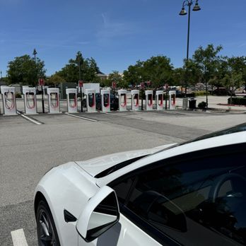 Tesla Supercharger - Lots of chargers here! - EV Charging Stations Near Me - Paso Robles, California