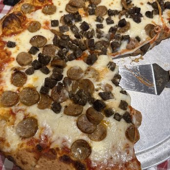 Buon Gusto - Love pizza here , sausage and meatball so good - Italian Near Me - Huntington Beach, California