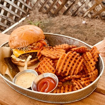 Divided Sky Tavern - American Near Me - Fair Oaks, California
