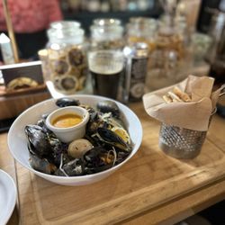 The Cork & Cast - Best mussels I have ever tasted.